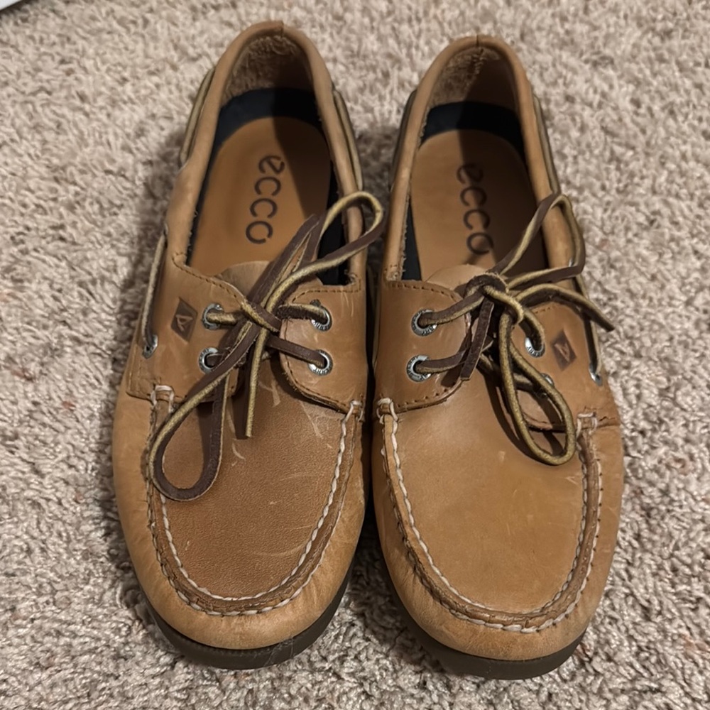Ecco Tan Boat Shoes with Moccasin Stitching and Rubber Sole
